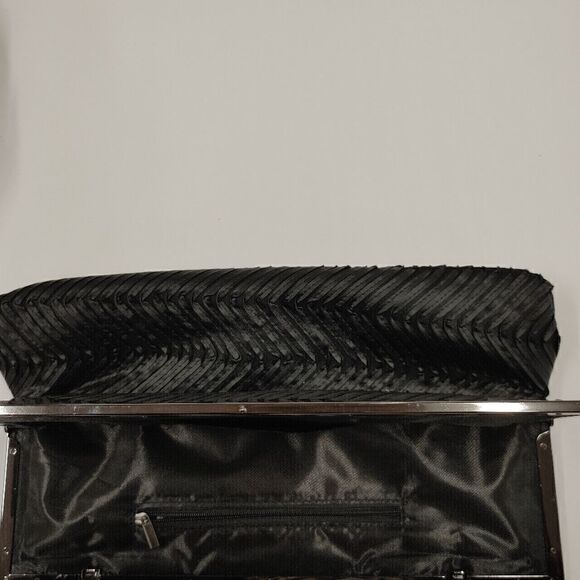 BLACK STYLISH CLUTCH BAG/HANDBAG. - Picture 7 of 11
